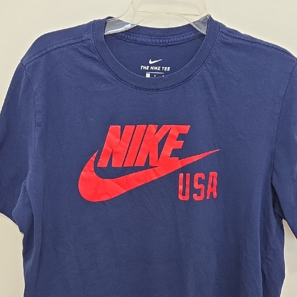 Nike Men's Navy Short Sleeve T-Shirt with Red USA Logo - Picture 2 of 6